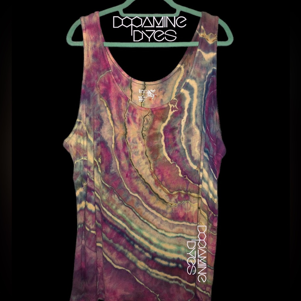 Women’s plus size tank top ice dye geode tank top